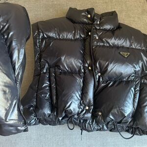 Prada detached sleeves black down jacket size42